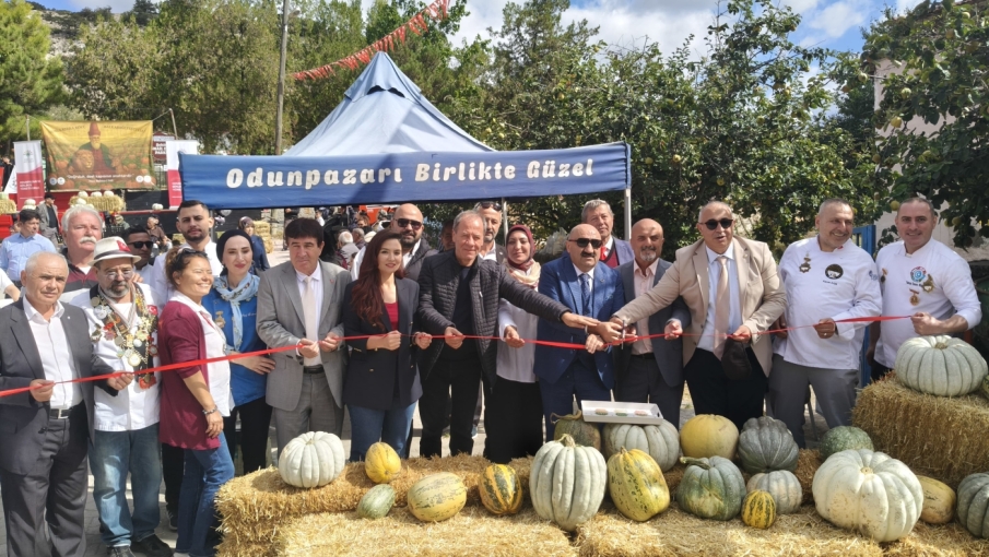 Yörükkırka Balkabağı Festivali iki günde 8 bin kişiyi ağırladı